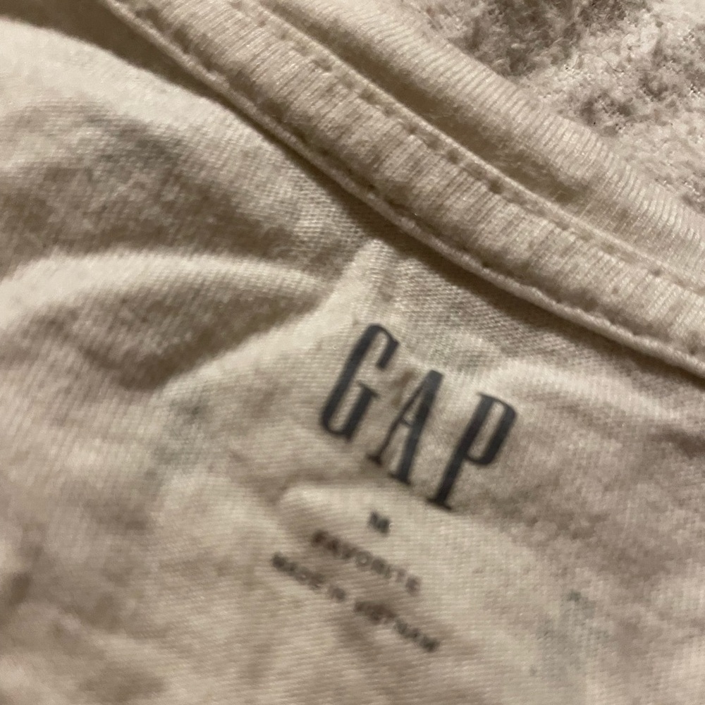 Gap shirt
